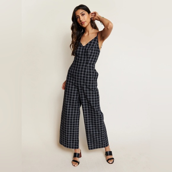 Wide leg jumpsuit - Picture 1 of 2